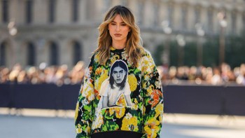 Ini penampilannya yang menyita perhatian memakai busana Louis Vuitton di Paris Fashion Week 2022. Foto: Getty Images