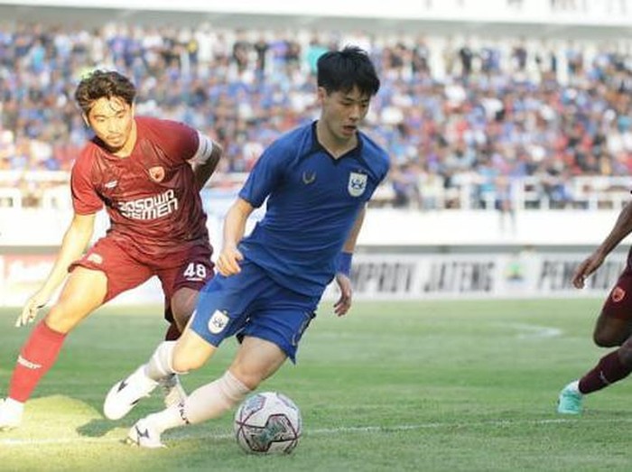 Gelandang PSIS Semarang Taisei Marukawa