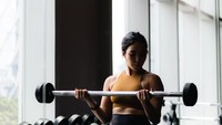 Gisel begitu serius saat nge-gym. Foto: Nico/Instagram Gisel