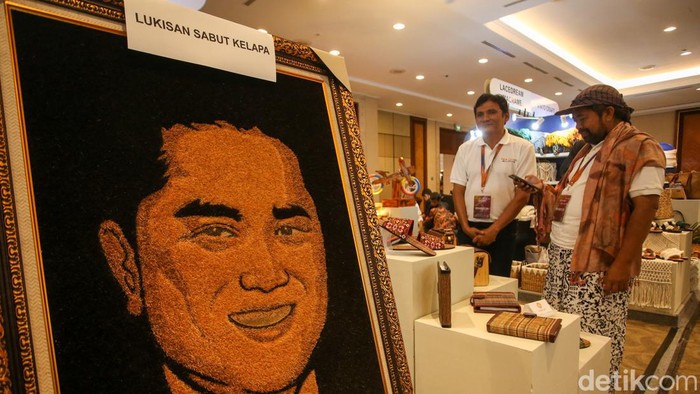 Hunting Produk UMKM Unggulan di BRIlian Preneur 2022 Sejumlah pengunjung mendatangi pameran UMKM BRIlian Preneur 2022 di JCC, Jakarta, Sabtu (17/12/2022).
