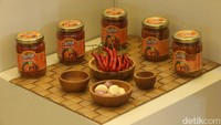 Pameran UMKM ini juga dapat menjadi tempat berakhir pekan dengan keluarga sekaligus belanja produk dalam negeri.