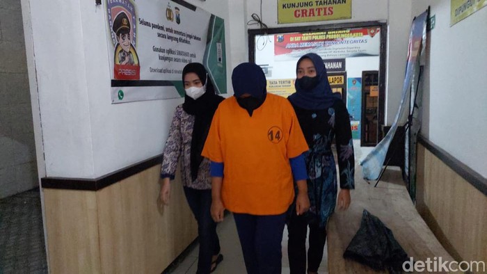 IW, perempuan di Kota Probolinggo ditangkap karena membunuh dan membuang bayi hasil hubungan gelapnya
