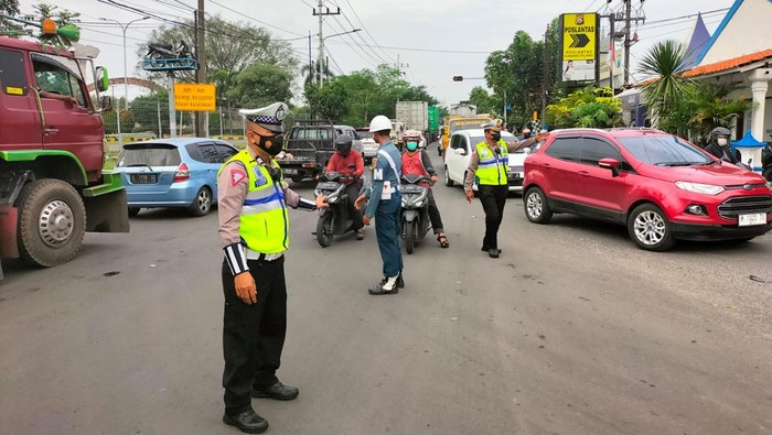 jalan karangpilang macet