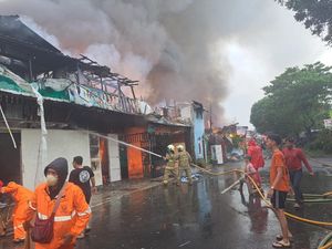 Suasana Puluhan Rumah di Manggarai Jaksel Terbakar Akibat Sambaran Petir