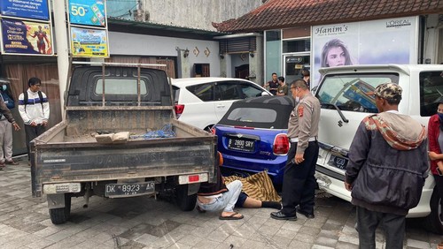 Kecelakaan lalu lintas di Jalan Nakula Timur, Kecamatan Kuta, Kabupaten Badung, Bali, menyebabkan pengendara sepeda motor meninggal dunia, Jumat (16/12/2022).