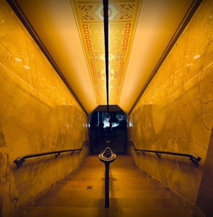Keren! Bar di Basement Ini Dulunya Brankas Bank Nasional