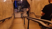 Jika dilihat lebih dekat, seperti inilah bentuk tangga bawah tanah menuju ke bar tersebut. Foto: onlyinyourstate.com