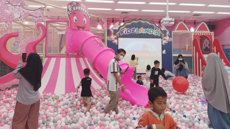 Kidzlandia Tempat main anak baru di Jakarta Barat