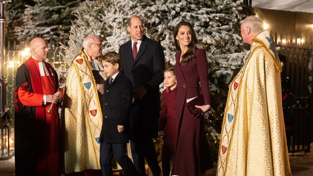 Potret Keluarga Kerajaan Inggris Hadiri Kebaktian di Hari Natal