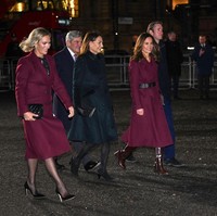 Konser Natal ini turut dihadiri sepupu William, Zara Tindall, dan adik Kate, Pippa Middleton. Mereka pun bersolek dengan busana burgundy. (Foto: Samir Hussein/WireImage)