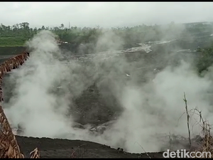 Banjir Lahar Campur Endapan Material Vulkanik Semeru Picu Letusan Sekunder