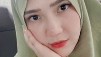 Via Vallen tengah ramai dibicarakan terkait unggahan yang menceritakan adik-adiknya. Ia mengaku dahulu begitu memanjakan hingga membuat mereka terlena.
