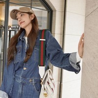 Rajin pakai pelembap adalah salah satu kunci memiliki kulit awet muda. “Melembapkan sangatlah penting. Sebenarnya penuaan, garis-garis halus dan permasalahan kulit lainnya bisa dikurangi dengan pakai pelembap,” ungkap Lure, seperti dikutip dari Brightside. Foto: Instagram/@lurehsu