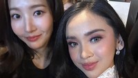 Lyodra dan Park Min Young senyumnya sangat memukau. Foto: dok. Instagram Lyodra
