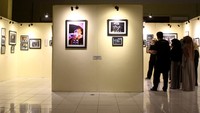 Pameran ini memamerkan 12 karya foto story dari 12 pameris. 