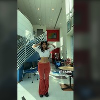 Meski ada orang yang tidak percaya, Nahrin mendapat lebih banyak pujian terutama dari sesama wanita yang iri dengan bentuk tubuhnya. Foto: TikTok