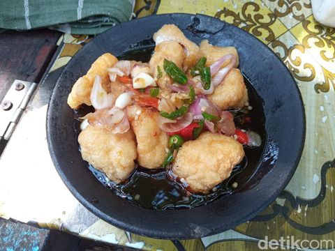 Pedagang Tahu Gejrot di Cirebon.