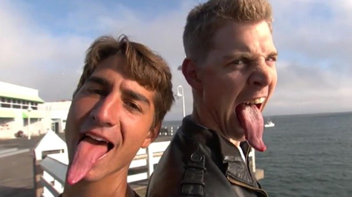 6 Penampakan Pria Pemilik Lidah Terpanjang di Dunia, Sampai 10 Cm!