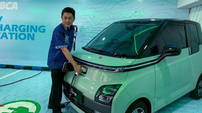 Pengisian daya mobil listrik