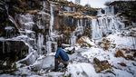 Potret Menakjubkan Air Terjun di Wales yang Membeku