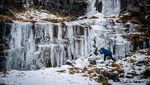 Potret Menakjubkan Air Terjun di Wales yang Membeku