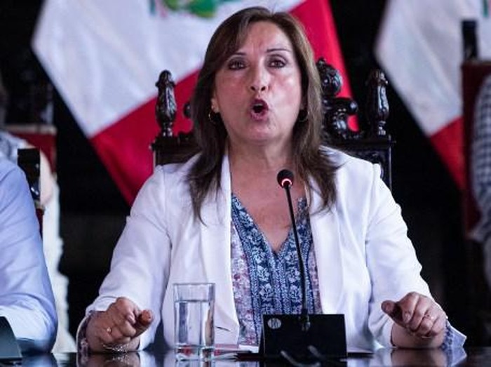 Peruvian President Dina Boluarte speaks during a conference at the Government Palace in Lima, on December 17, 2022. - Boluarte said on Saturday she would remain in office and asked Congress to bring forward general elections to end the crisis and protests sparked by the impeachment of her predecessor, Pedro Castillo. (Photo by Lucas AGUAYO / AFP)