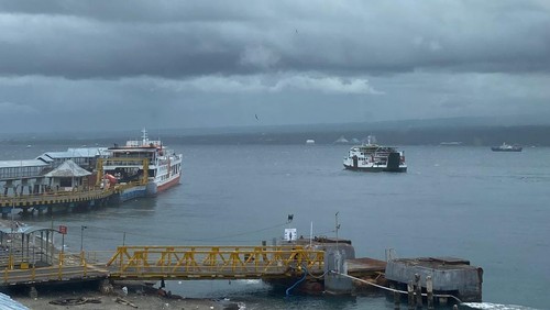 Situasi Pelabuhan Gilimanuk saat dilakukan penutupan akibat angin kencang serta gelombang tinggi di Selat Bali, Sabtu (17/12/2022).