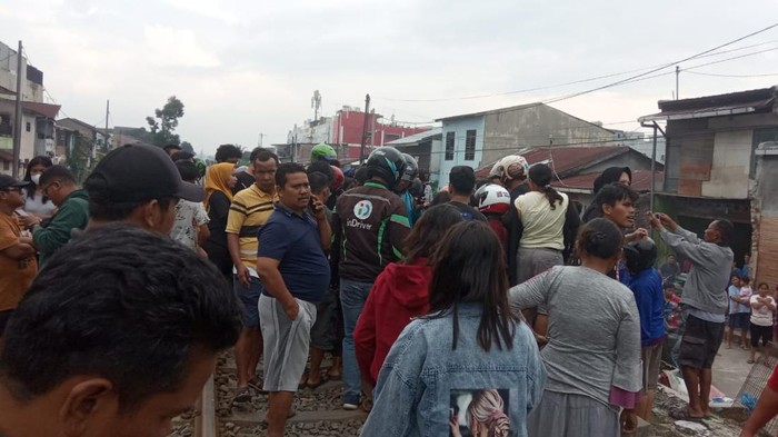 Suasana di lokasi wanita yang tewas tertabrak kereta api (Foto: Istimewa)