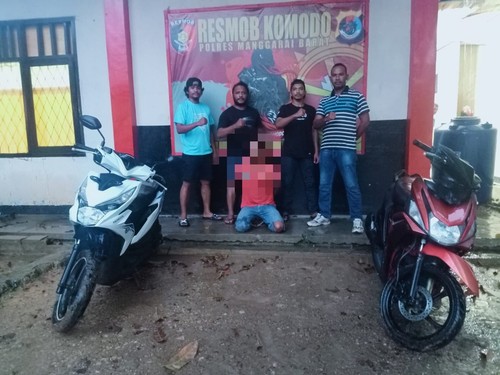 Tim Buser Satreskrim Polres Manggarai Barat menahan terduga pelaku pencurian motor bersama barang bukti dua sepeda motor.