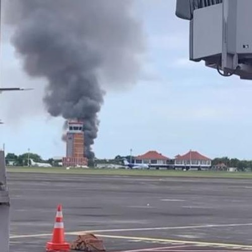 Video kebakaran  terjadi di dekat areal Bandara I Gusti Ngurah Rai Bali viral di media sosial, Sabtu (17/12/2022) sore.