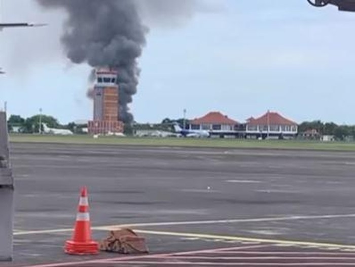 Video kebakaran  terjadi di dekat areal Bandara I Gusti Ngurah Rai Bali viral di media sosial, Sabtu (17/12/2022) sore.