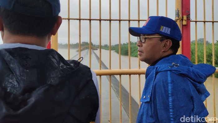 Wali Kota Makassar Moh Ramdhan Danny Pomanto meninjau Waduk Nipa-nipa.