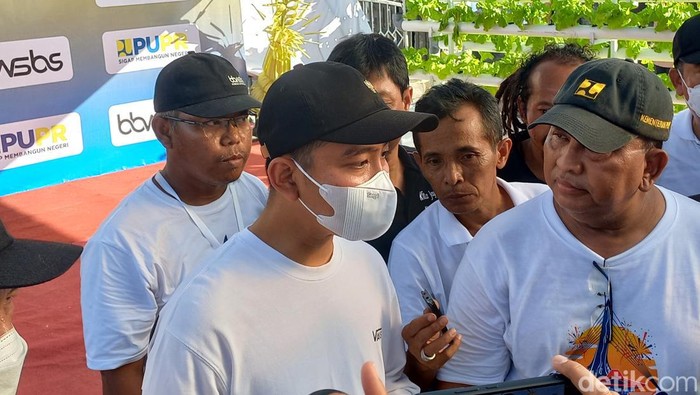 Wali Kota Solo Gibran Rakabuming Raka di Bendung Tirtonadi Solo, Sabtu (17/12/2022).