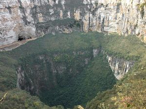 Lubang Raksasa di China Jadi Misteri Geologis Terbesar di Dunia