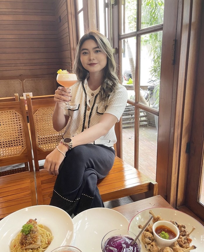 10 Keseruan Yensen Indiani Teman Dekat Marshel Widianto Saat Kulineran