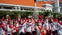 Kepala Dinas Perhubungan Kota Surabaya, Tunjung Iswandaru mengatakan, ada sejumlah titik yang bakal dijaga oleh petugas dari Dishub Kota Surabaya bersama polisi dan sejumlah instansi terkait. Beberapa ruas jalan pun dialihkan. (Getty Images/Juni Kriswato)