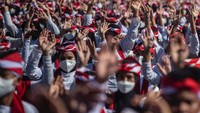 Wali Kota Surabaya Eri Cahyadi mengatakan ingin menunjukkan budaya tari Remo yang melekat di Kota Pahlawan. Sebab, dia tak ingin budaya seni tari ini sampai diakui oleh negara lain. (Getty Images/Juni Kriswato)