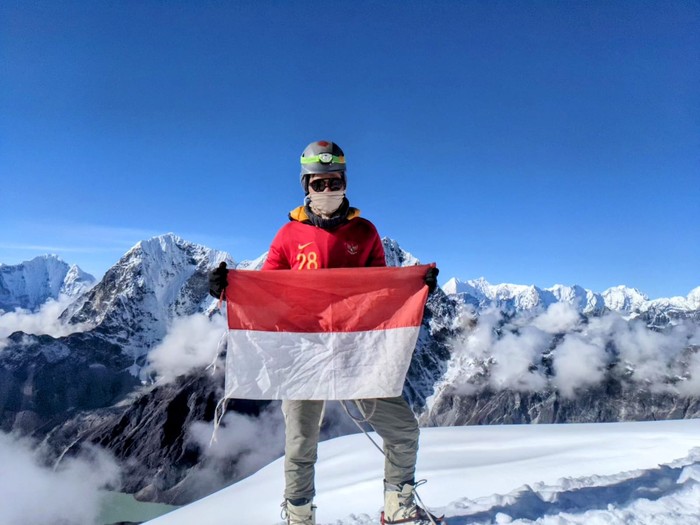Andika Kusuma buka suara setelah fotonya ketika taklukan Gunung Everest dicomot pria Majalengka.