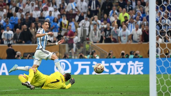 LUSAIL CITY, QATAR - DECEMBER 18: Angel Di Maria of Argentina scores the teams second goal past Hugo Lloris of France during the FIFA World Cup Qatar 2022 Final match between Argentina and France at Lusail Stadium on December 18, 2022 in Lusail City, Qatar. (Photo by Dan Mullan/Getty Images)
