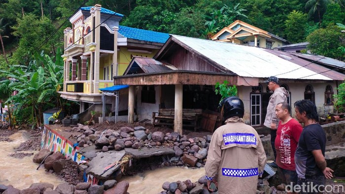 Banjir bandang terjang dua desa-kelurahan di Kepulauan Siau Tagulandang Biaro Sitaro (Sitaro), Sulawesi Utara (Sulut)
