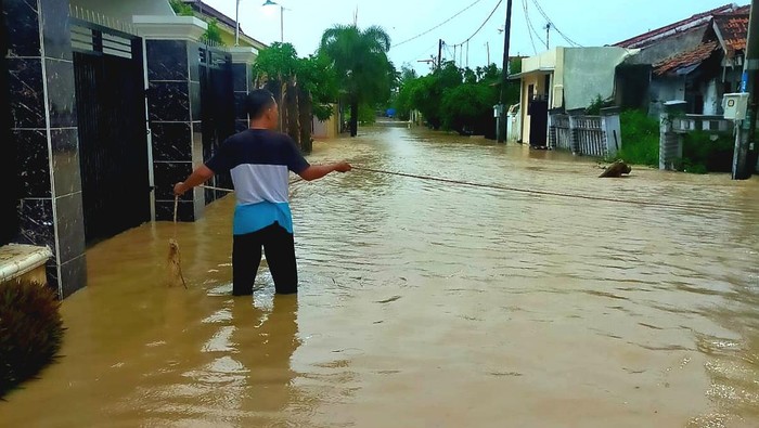 Banjir di Desa Gempolkolot, Kecamatan Banyusari, Kabupaten Karawang.
