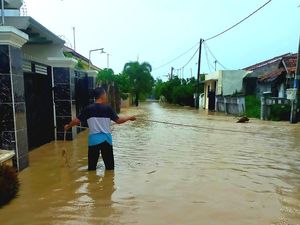 Air Sungai Cilamaya Meluap, 25 Rumah di Karawang Terendam Banjir