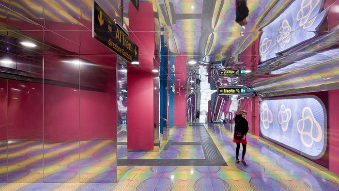 Deretan Stasiun Bawah Tanah Terindah di Dunia Biasanya stasiun kereta bawah tanah dikenal dengan kebisingan dan kotoran. Namun, ada beberapa stasiun kereta bawah tanah yang memiliki arsitektur yang indah.