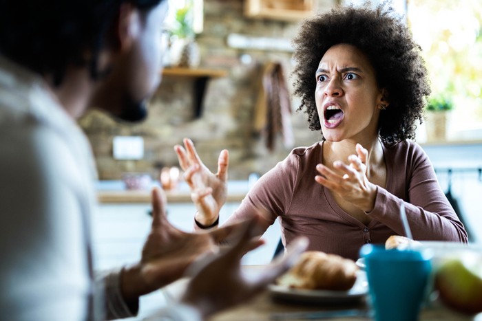 Karens Diner Viral, Ahli Kesehatan Ingatkan Bahaya Makan dengan Emosi