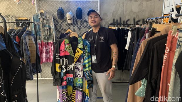 Fashion Baju Berandal yang Nyentrik, Banyak Dipakai Artis Manggung.