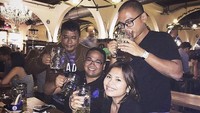 Yang paling banyak adalah momen makan bareng keluarga di restoran.  Seperti yang terlihat pada momen ini. Foto: Instagram @fritzhutapeaa