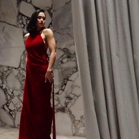 Sebagai figur publik, Adinia Wirasti sadar pentingnya untuk berpenampilan maksimal. Foto-foto yang terpajang di Instagram menjadi bukti bahwa aktris 35 tahun ini selalu stylish di segala kesempatan. (Foto: Instagram/@adiniawrst)