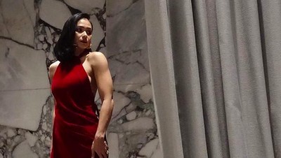 Foto Cantiknya Adinia Wirasti yang Beradegan Panas dengan Chicco Jerikho