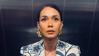 Bahkan Adinia Wirasti disindir aktingnya kurang bagus. Foto: Instagram/@adiniawrst