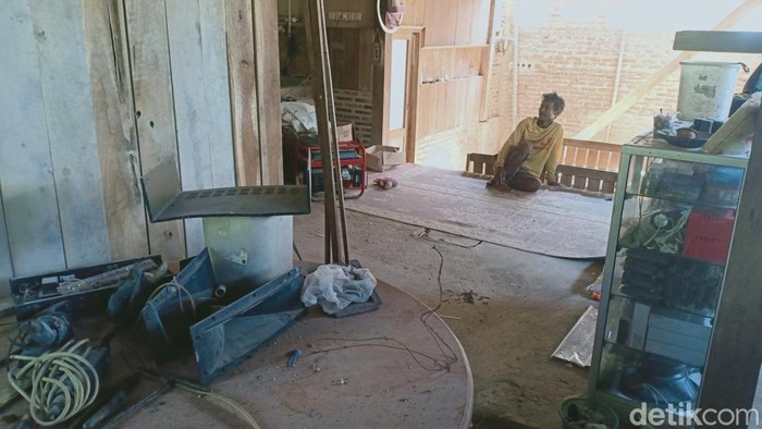 Giman Pria Ngawi pindahkan rumah dalam semalam